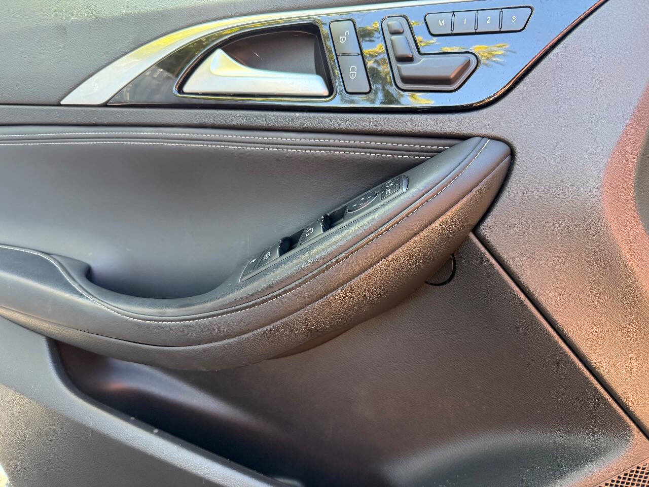 Used 2017 INFINITI QX30 Sport w/ Cargo Package image 6