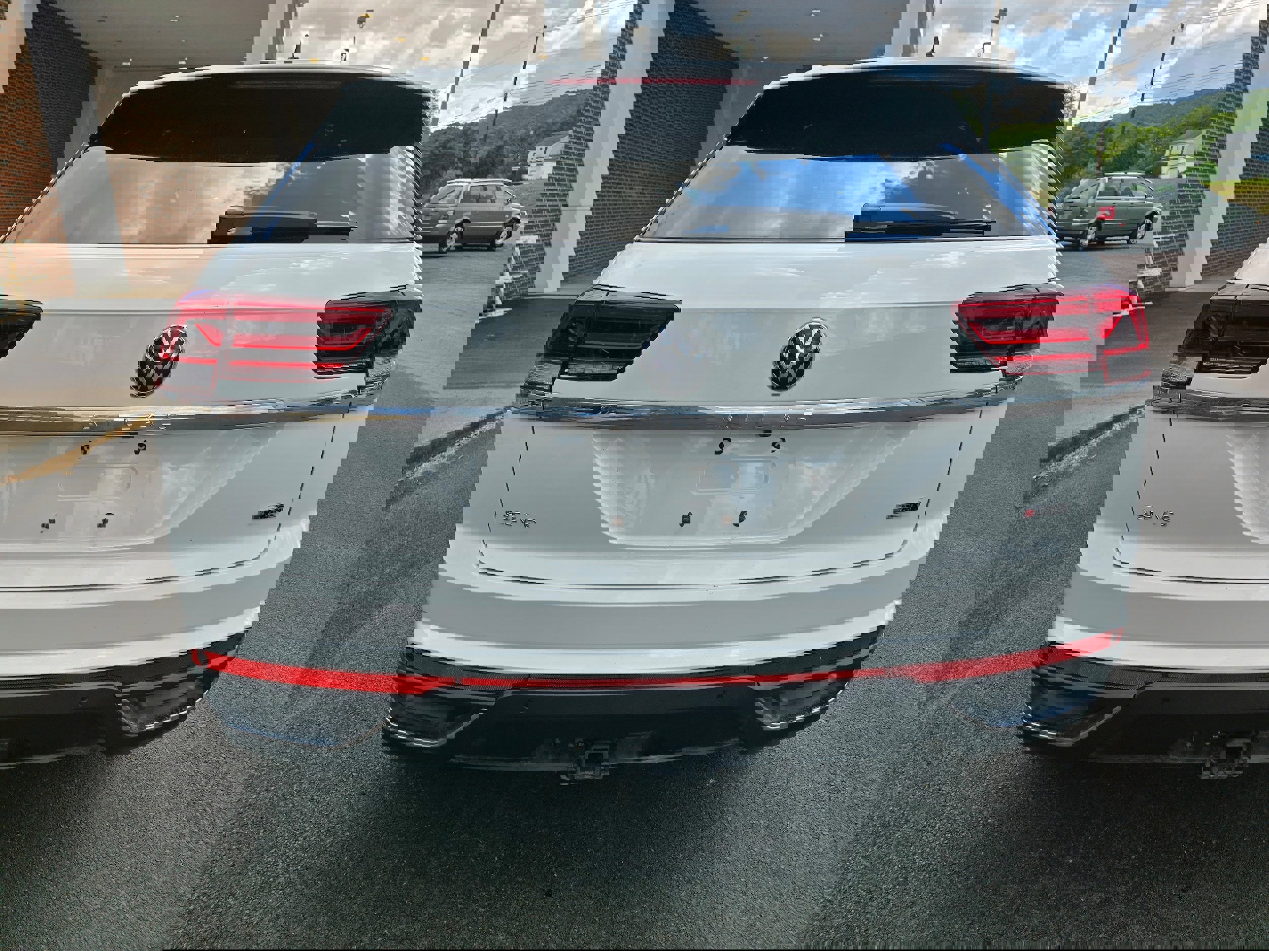 Certified 2022 Volkswagen Atlas Cross Sport SE image 6