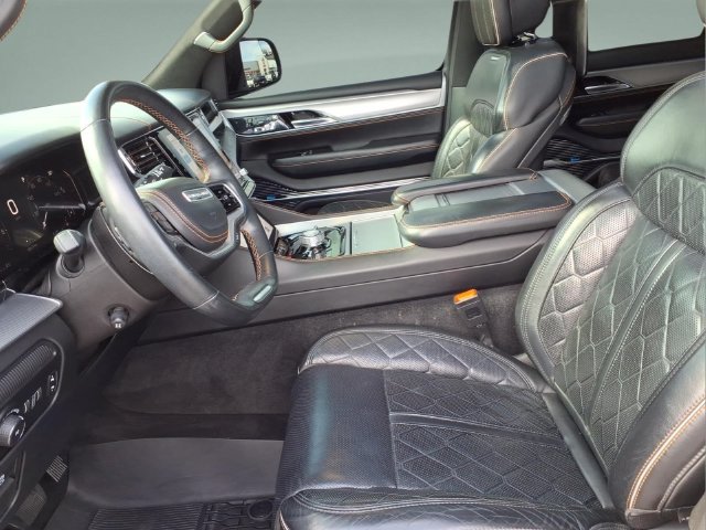 Used 2022 Jeep Grand Wagoneer Series III w/ Rear Seat Video Group 1 AWD/4WD image 11