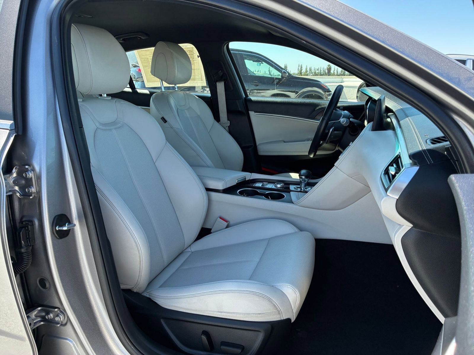 Used 2025 Genesis G70 2.5T AWD/4WD image 37