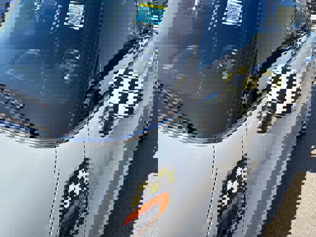 Used 2015 MINI Cooper 4-Door Hardtop image 2