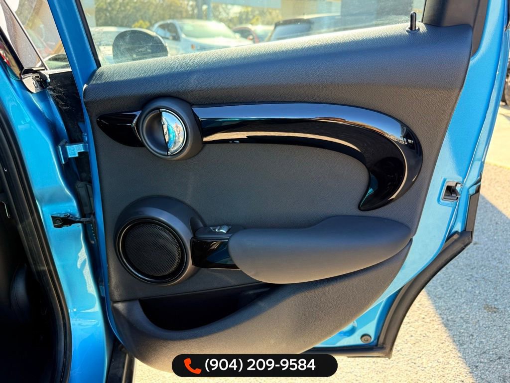 Used 2019 MINI Cooper 4-Door Hardtop image 32