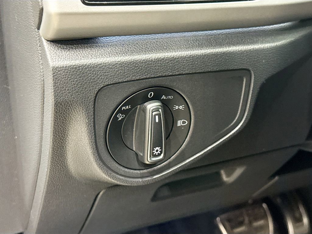 Used 2022 Volkswagen Atlas Cross Sport SEL R-Line image 18