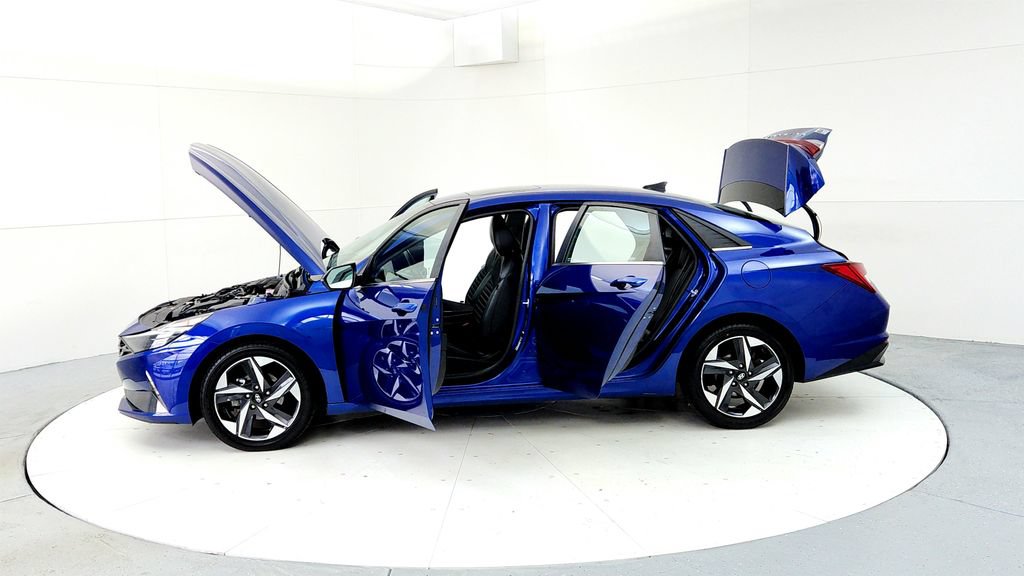 Used 2023 Hyundai Elantra Limited w/ Cargo Package FWD image 10