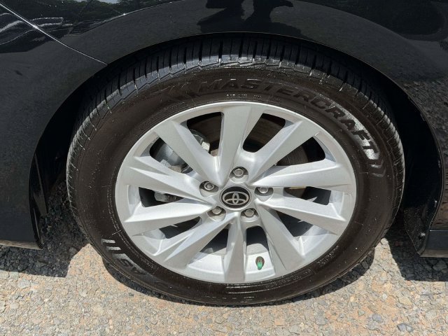Used 2024 Toyota Camry LE FWD image 9