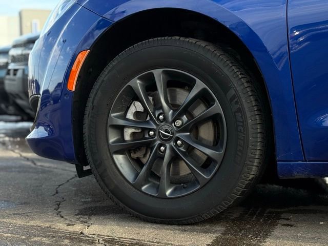 Used 2020 Chrysler Pacifica Touring-L w/ Advanced Safetytec Group image 46