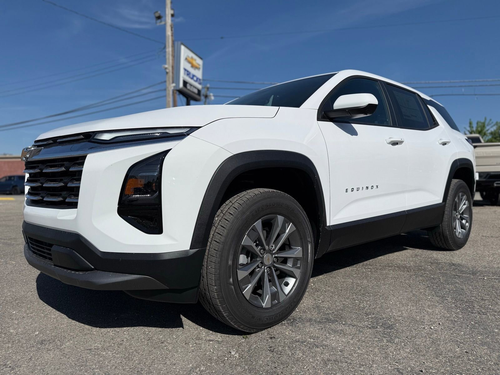 New 2026 Chevrolet Equinox LT FWD image 2