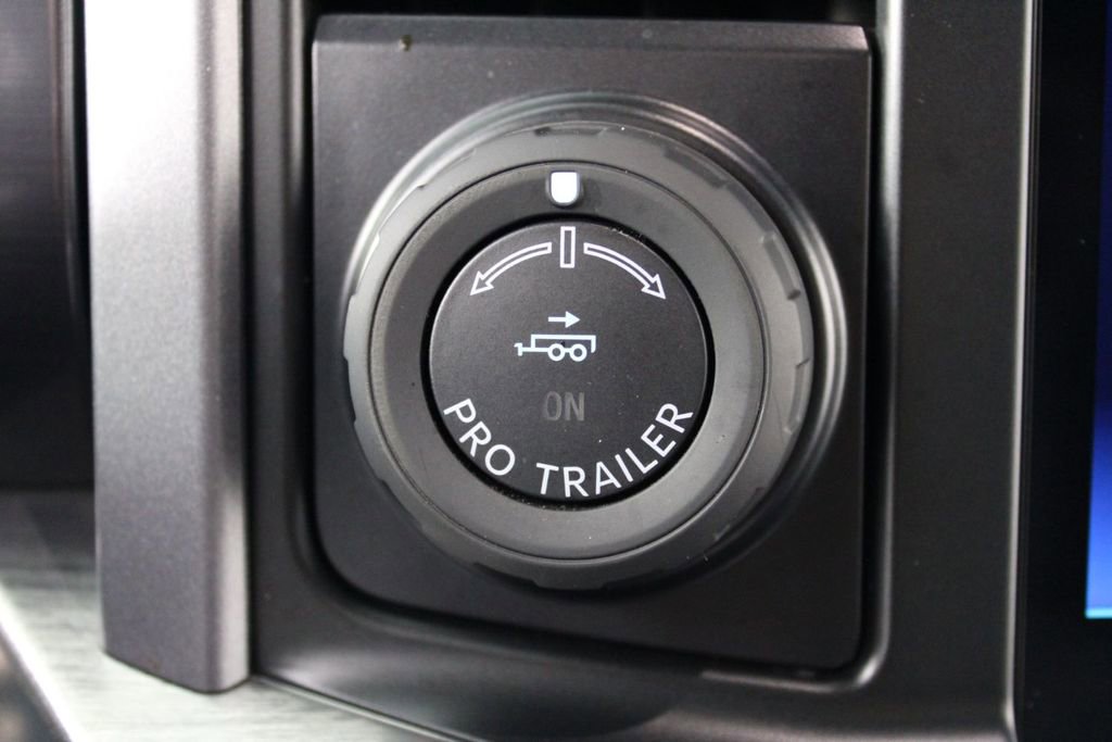 Used 2023 Ford F150 Lariat w/ Trailer Tow Package image 25