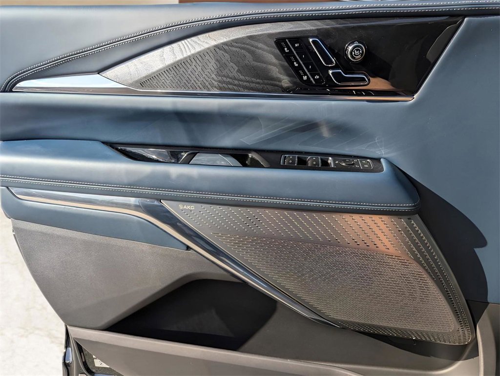 New 2025 Cadillac Escalade IQ Luxury 2 image 15