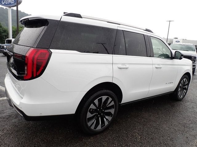 Used 2025 Ford Expedition Platinum w/ Driver's Package AWD/4WD image 8