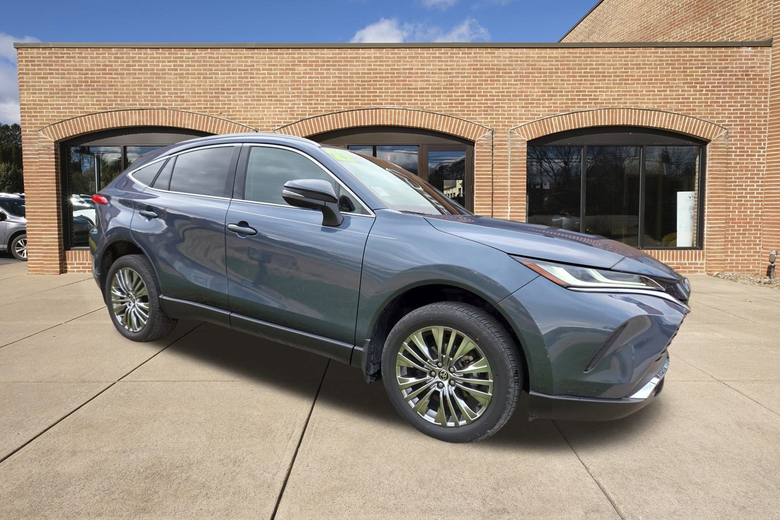 Used 2023 Toyota Venza XLE