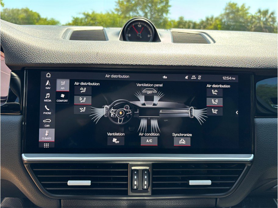 Used 2020 Porsche Cayenne image 35