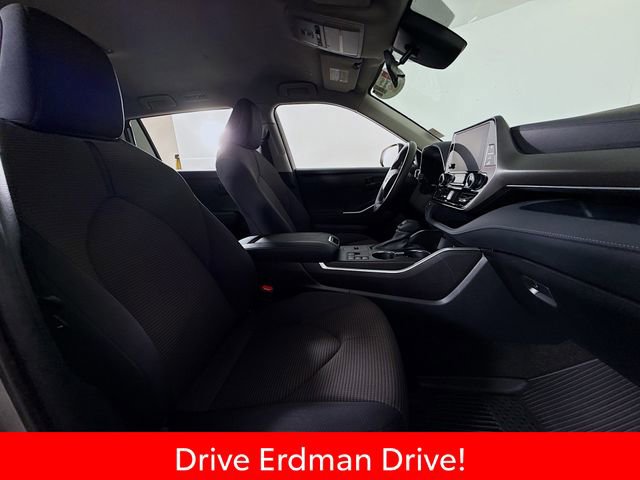 Used 2023 Toyota Highlander L image 25