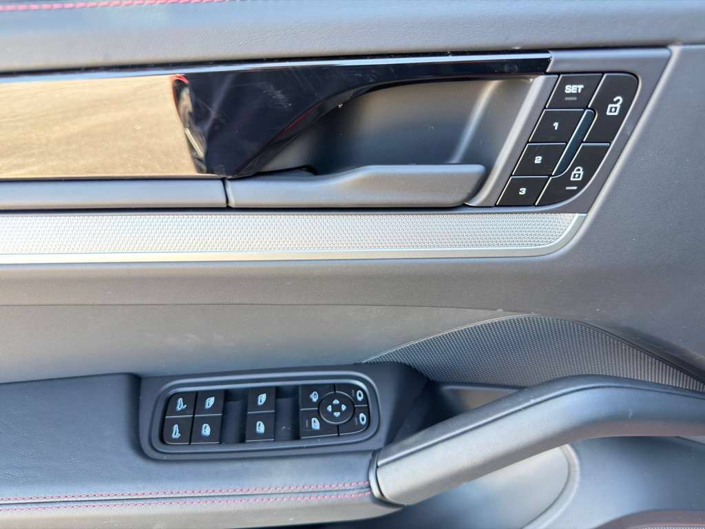 New 2026 Porsche Cayenne Coupe AWD/4WD image 8