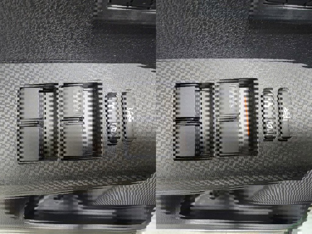 Used 2015 Toyota RAV4 Limited w/ Technology Package image 30