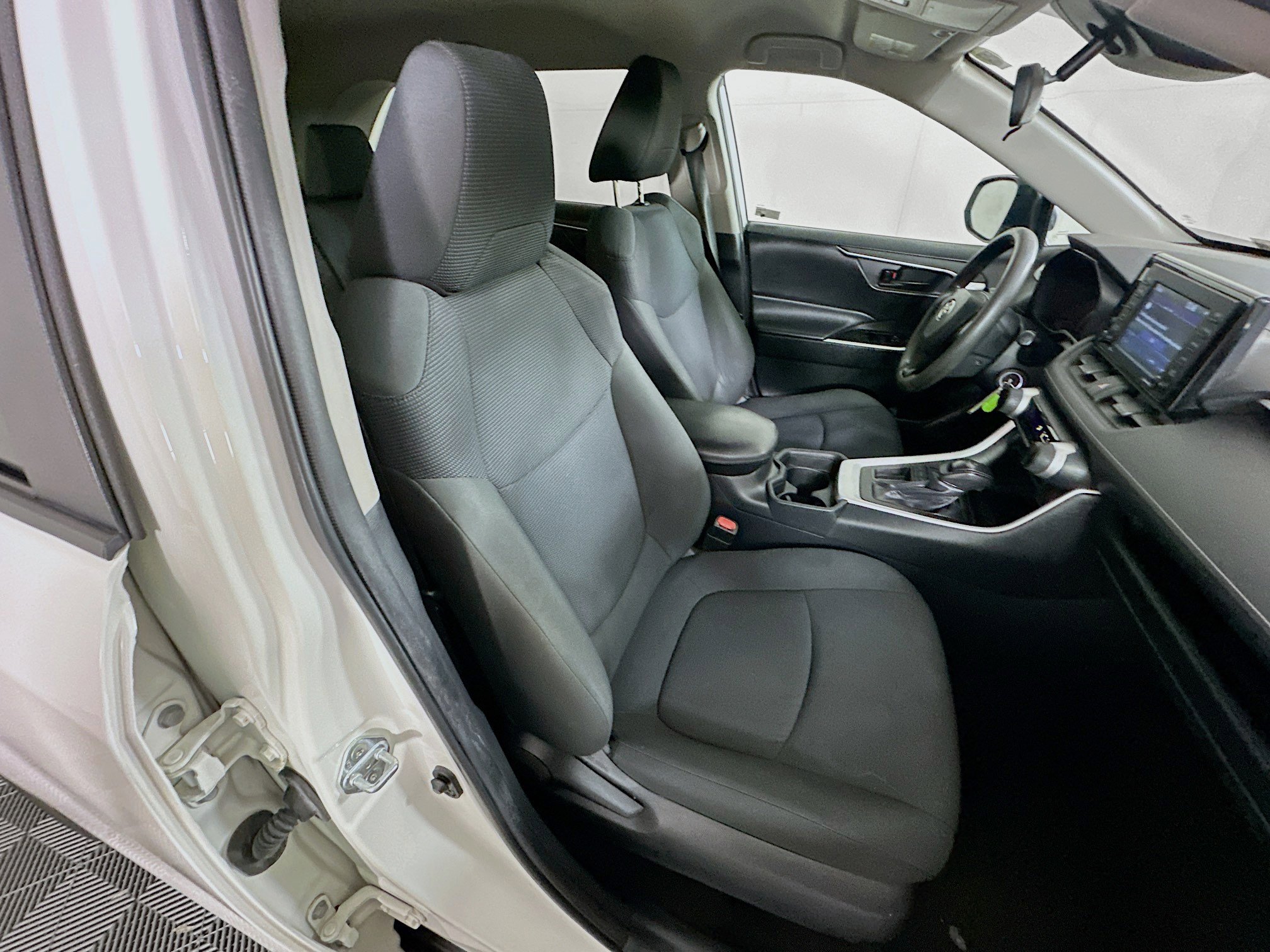 Used 2020 Toyota RAV4 LE FWD image 30