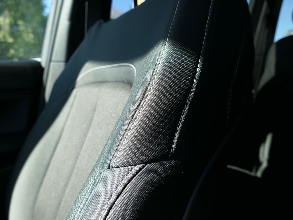 Used 2025 Jeep Grand Cherokee Laredo image 10