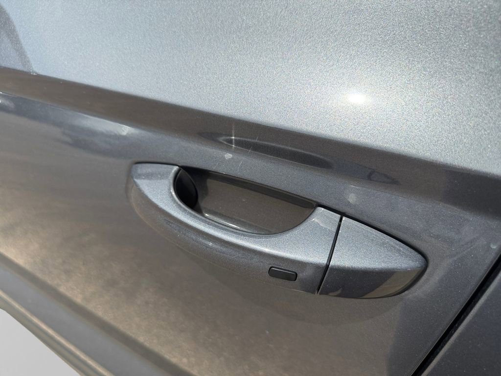 Used 2024 Volkswagen Taos SE image 16