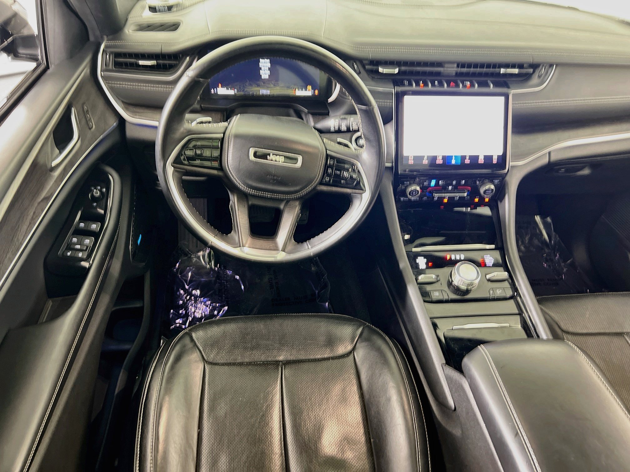 Used 2022 Jeep Grand Cherokee Overland AWD/4WD image 24