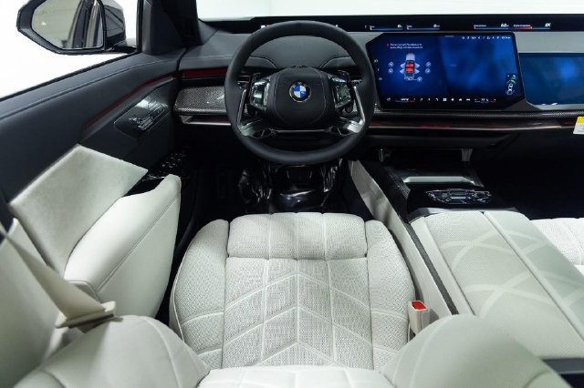 New 2027 BMW 740i xDrive w/ Executive Package AWD/4WD image 4