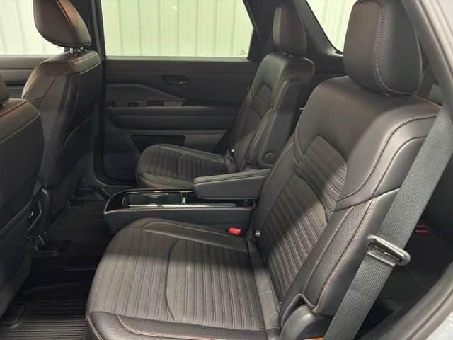 Used 2025 Nissan Pathfinder Rock Creek image 12