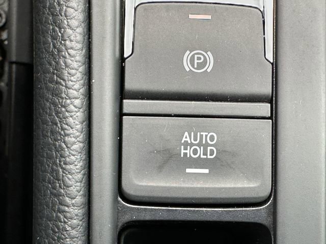 Used 2015 Volkswagen Golf R 4-Door AWD/4WD image 38