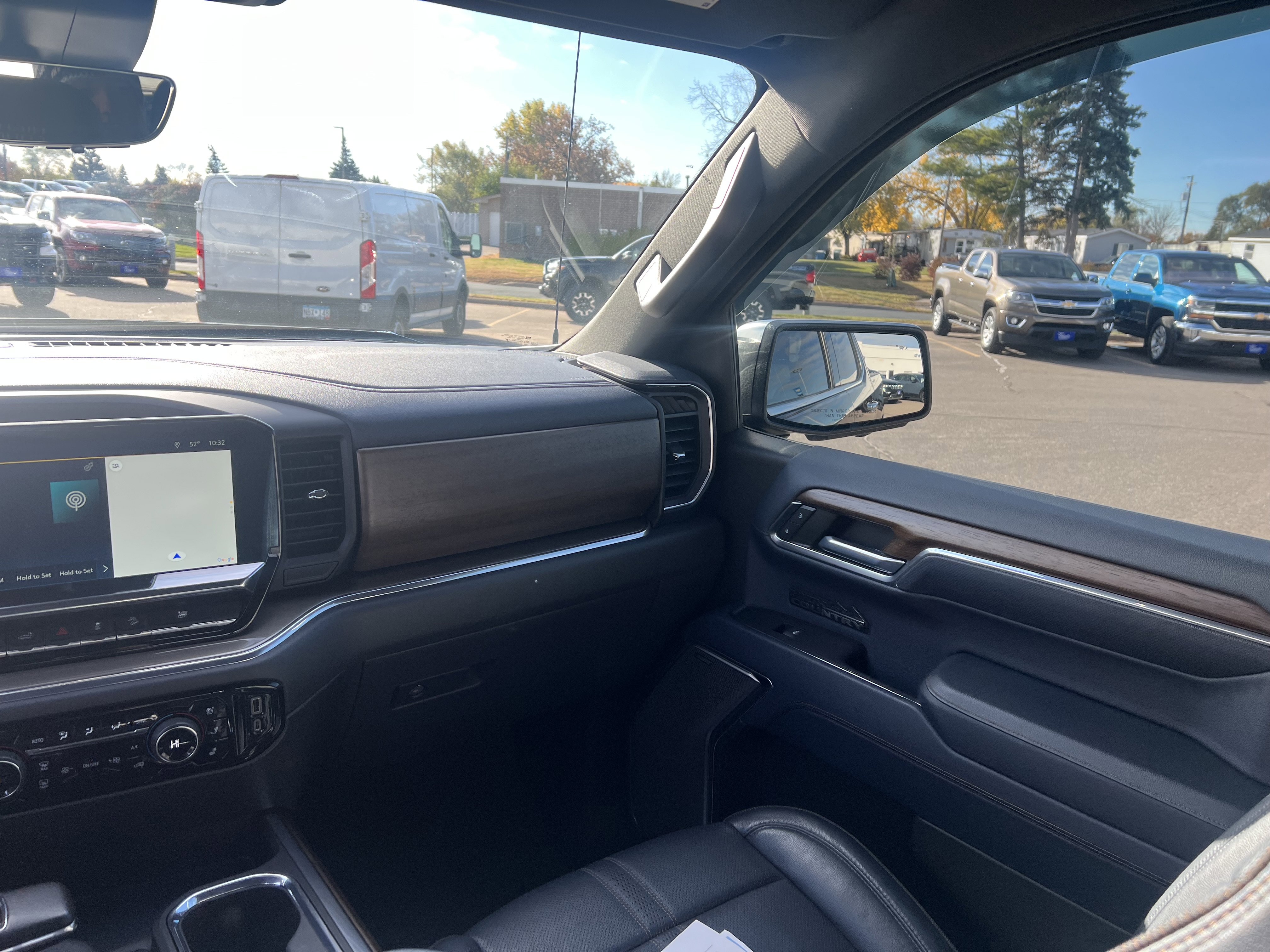 Certified 2022 Chevrolet Silverado 1500 High Country w/ Technology Package image 14