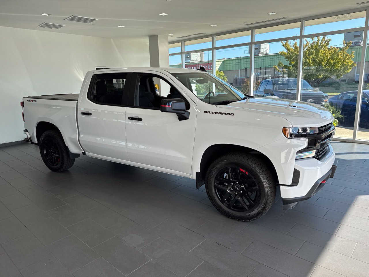 Used 2022 Chevrolet Silverado 1500 RST w/ Redline Edition AWD/4WD image 1