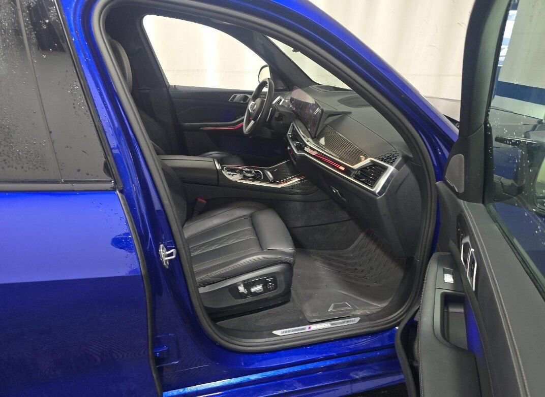 Used 2024 BMW X7 M60i image 8