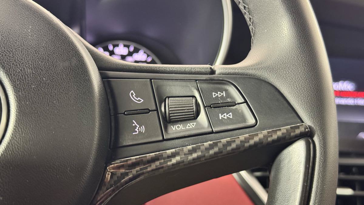 Used 2019 Alfa Romeo Giulia Ti AWD/4WD image 18