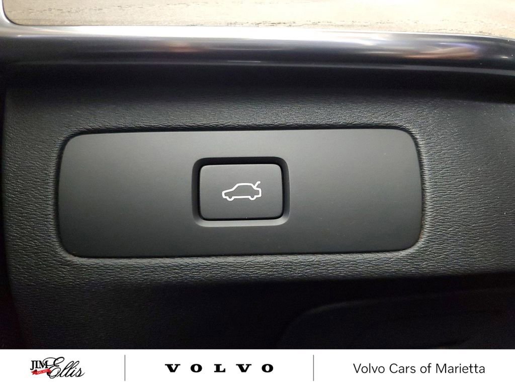 New 2025 Volvo XC90 B6 Core w/ Climate Package image 36