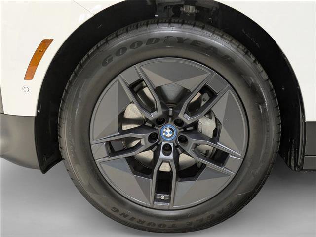 Used 2025 BMW iX xDrive50 image 25