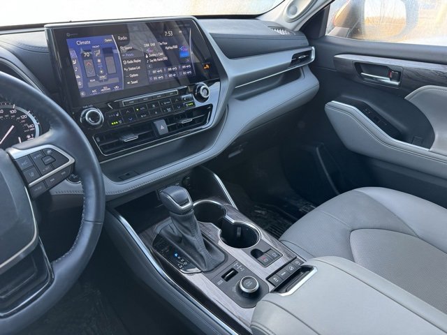 Certified 2022 Toyota Highlander Limited image 9