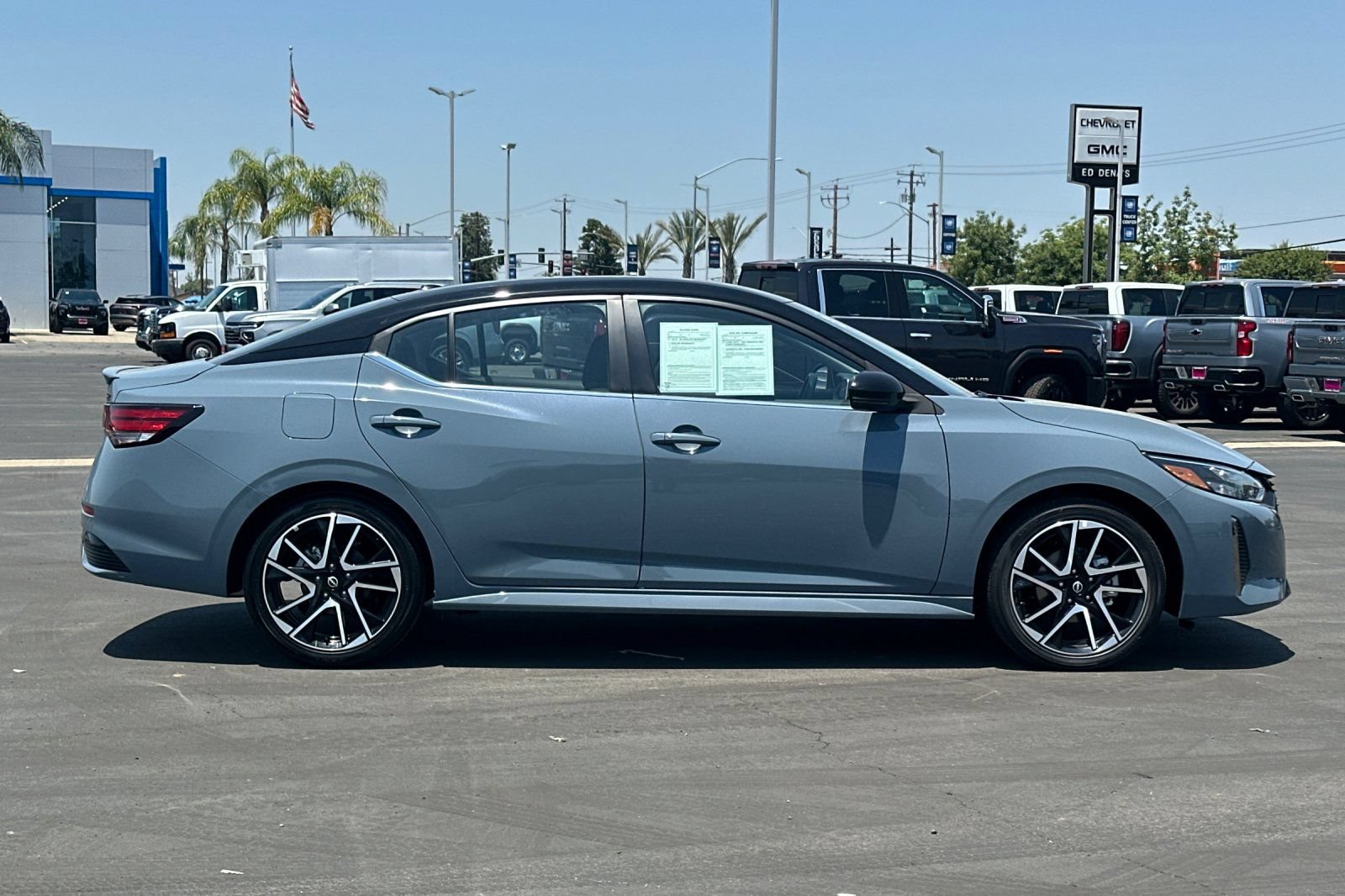 Used 2025 Nissan Sentra SR w/ Trunk Package FWD image 3