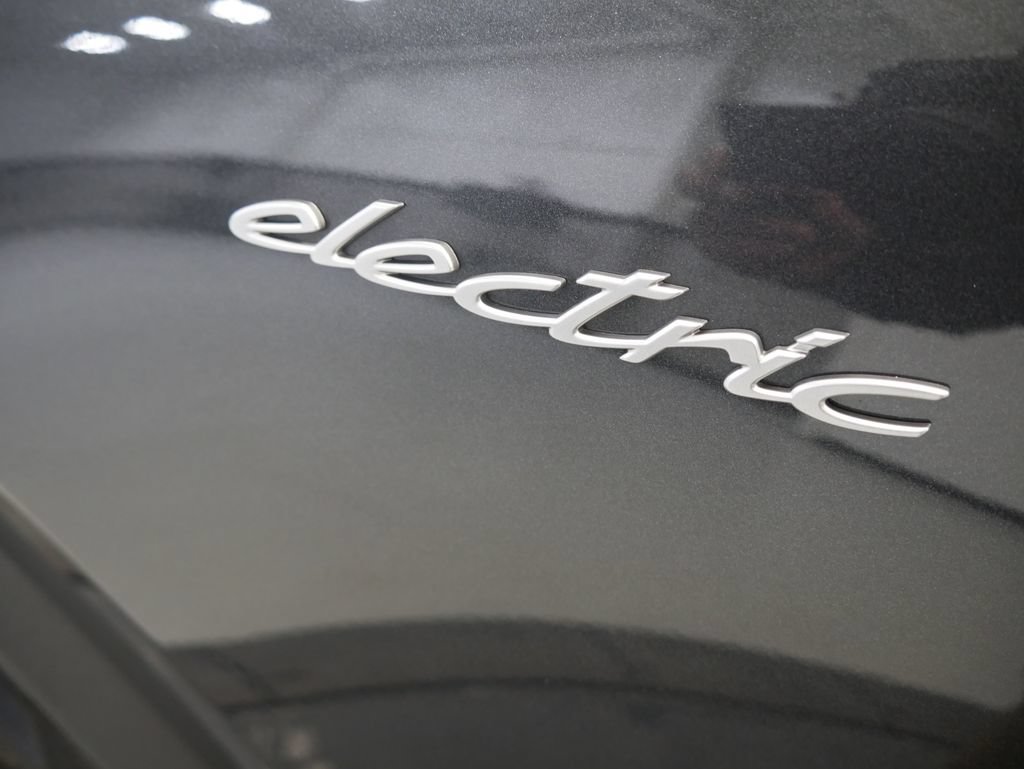 Certified 2026 Porsche Macan 4 Electric AWD/4WD image 12