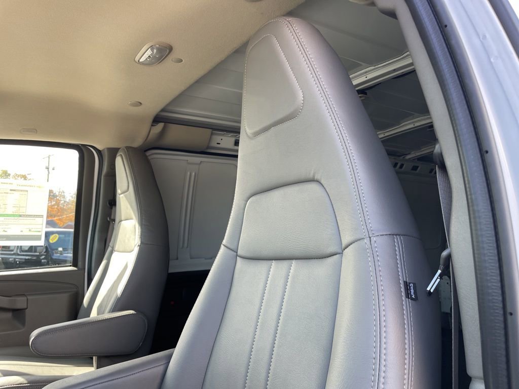 New 2025 Chevrolet Express 2500 Work Van image 7