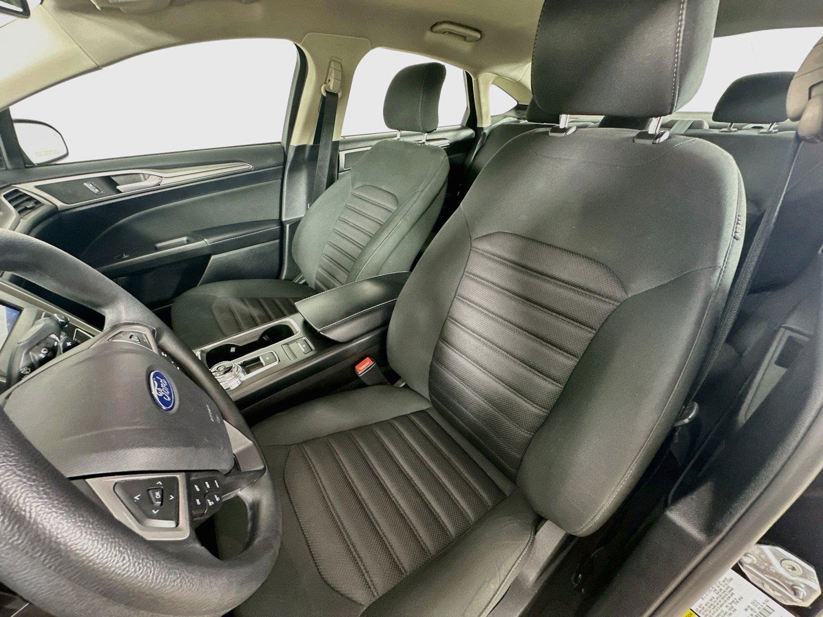 Used 2019 Ford Fusion SE FWD image 34