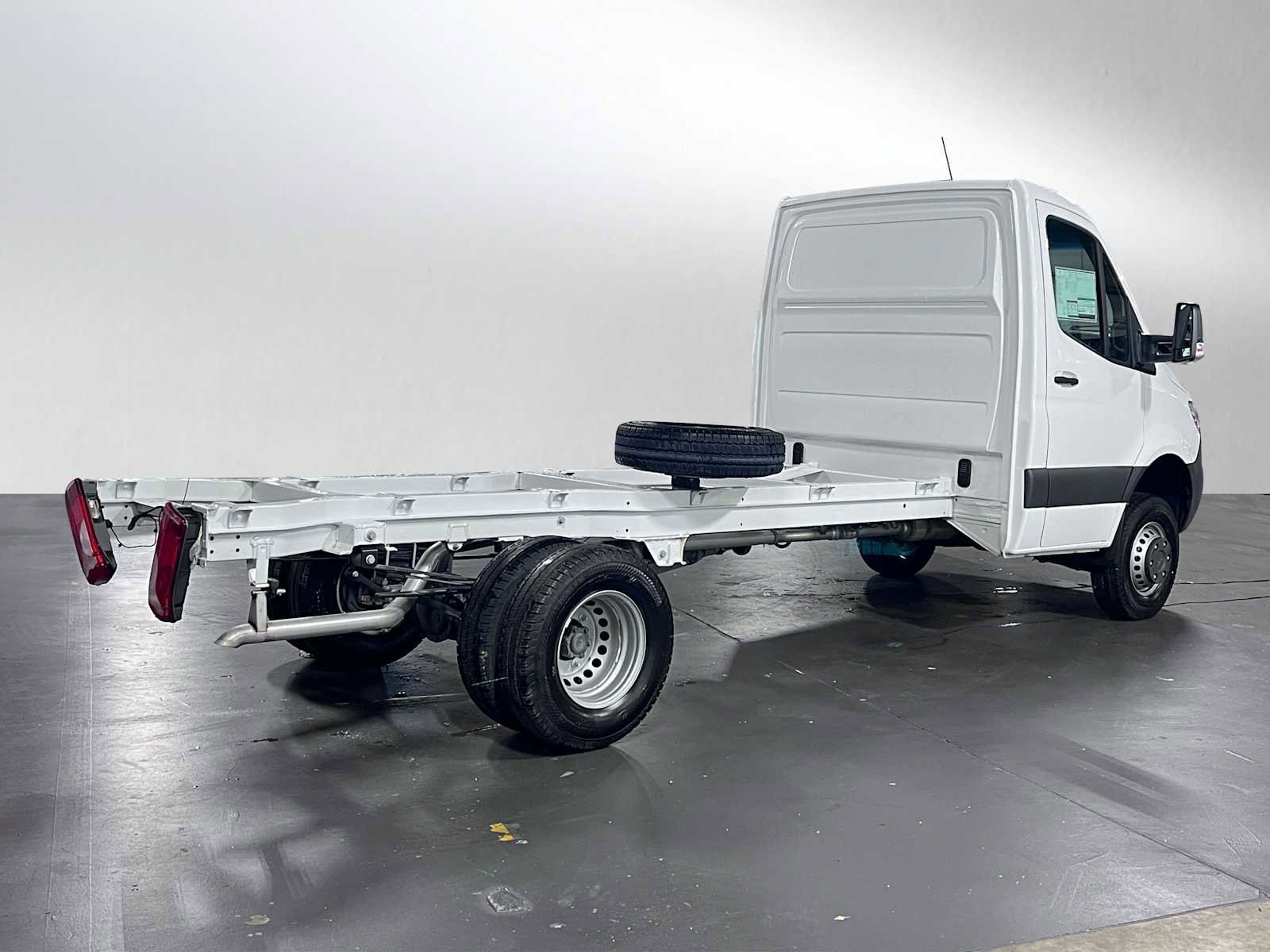 Used 2023 Mercedes-Benz Sprinter 3500 image 3