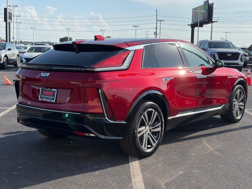Used 2024 Cadillac Lyriq Luxury AWD/4WD image 5