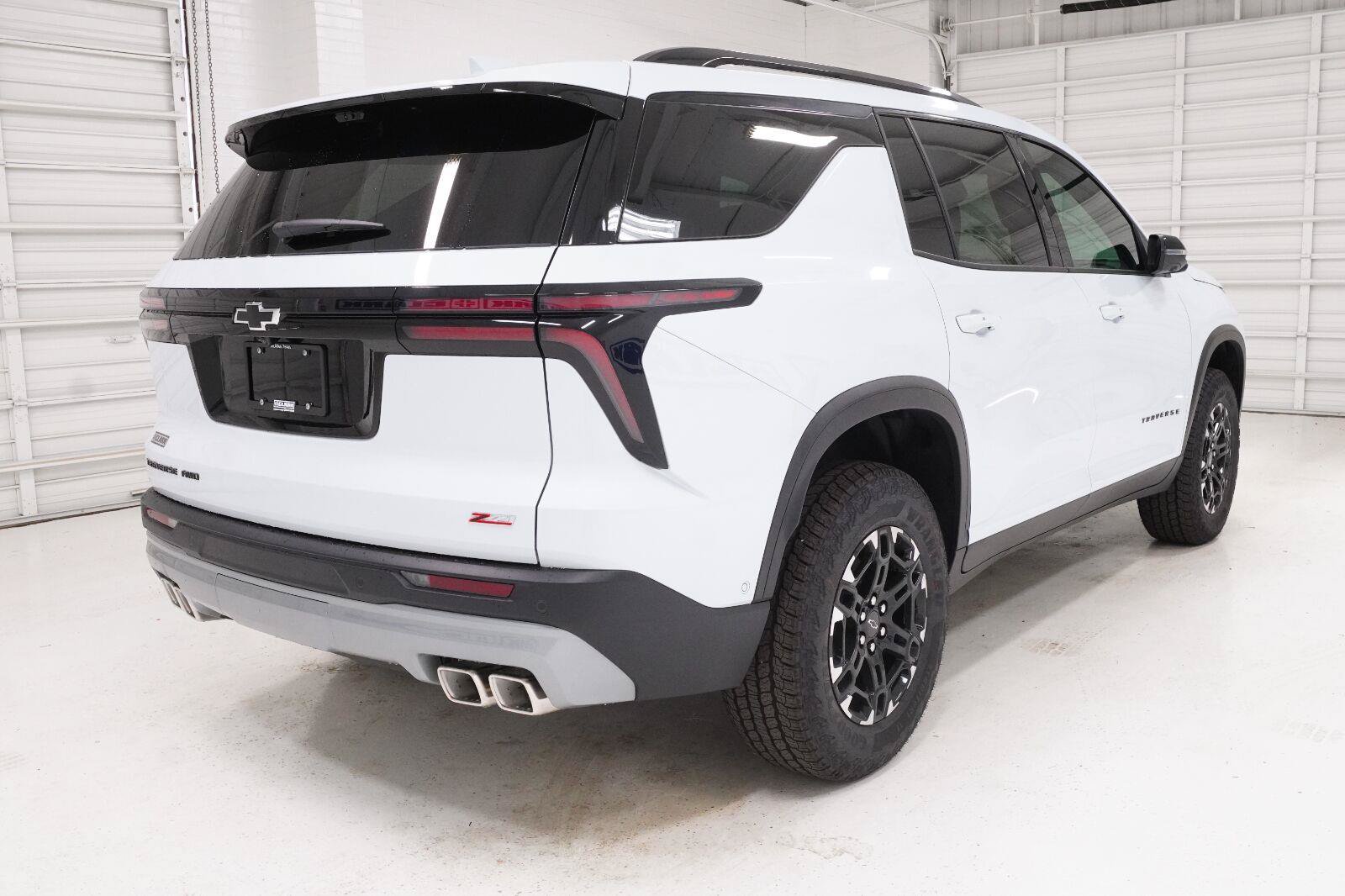 New 2027 Chevrolet Traverse Z71 w/ Enhanced Driving Package AWD/4WD image 36