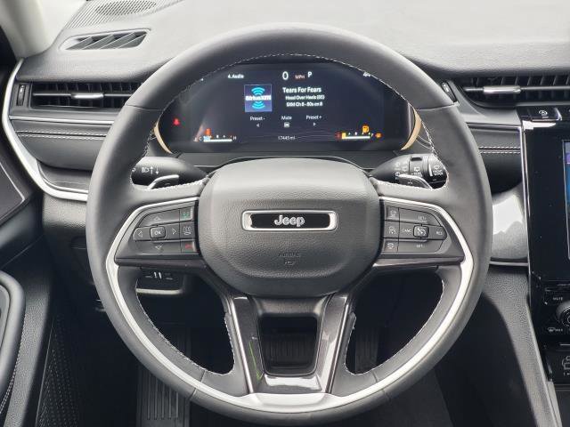 Used 2023 Jeep Grand Cherokee Laredo w/ Luxury Tech Group I image 23