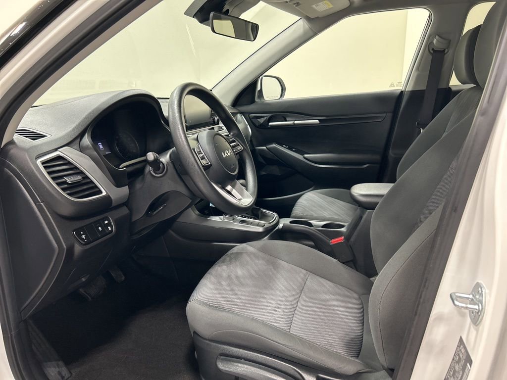 Used 2023 Kia Seltos LX AWD/4WD image 11