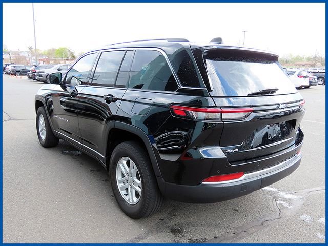 Certified 2023 Jeep Grand Cherokee Laredo w/ Trailer Tow Prep Group (B) AWD/4WD image 5