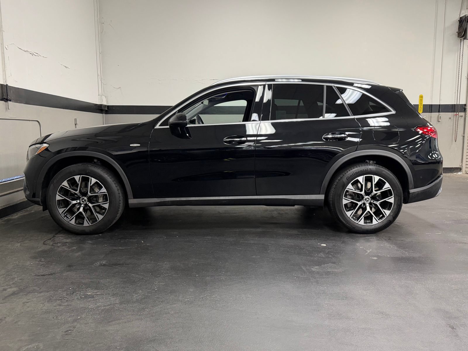 Used 2025 Mercedes-Benz GLC 350e 4MATIC image 10