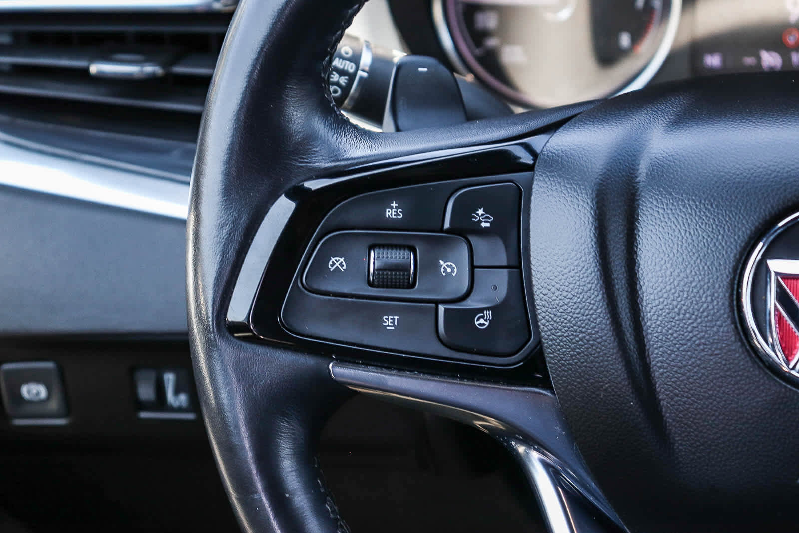 Used 2023 Buick Enclave Essence FWD image 18
