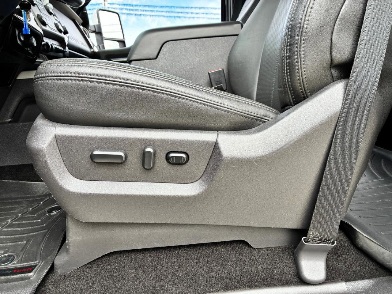 Used 2015 Ford F250 Platinum w/ FX4 Off-Road Package image 17