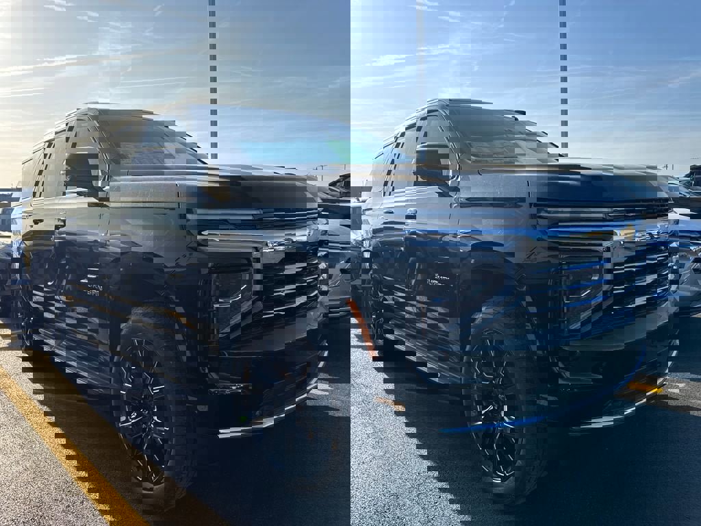 New 2026 Chevrolet Suburban LT w/ Comfort Package AWD/4WD image 2