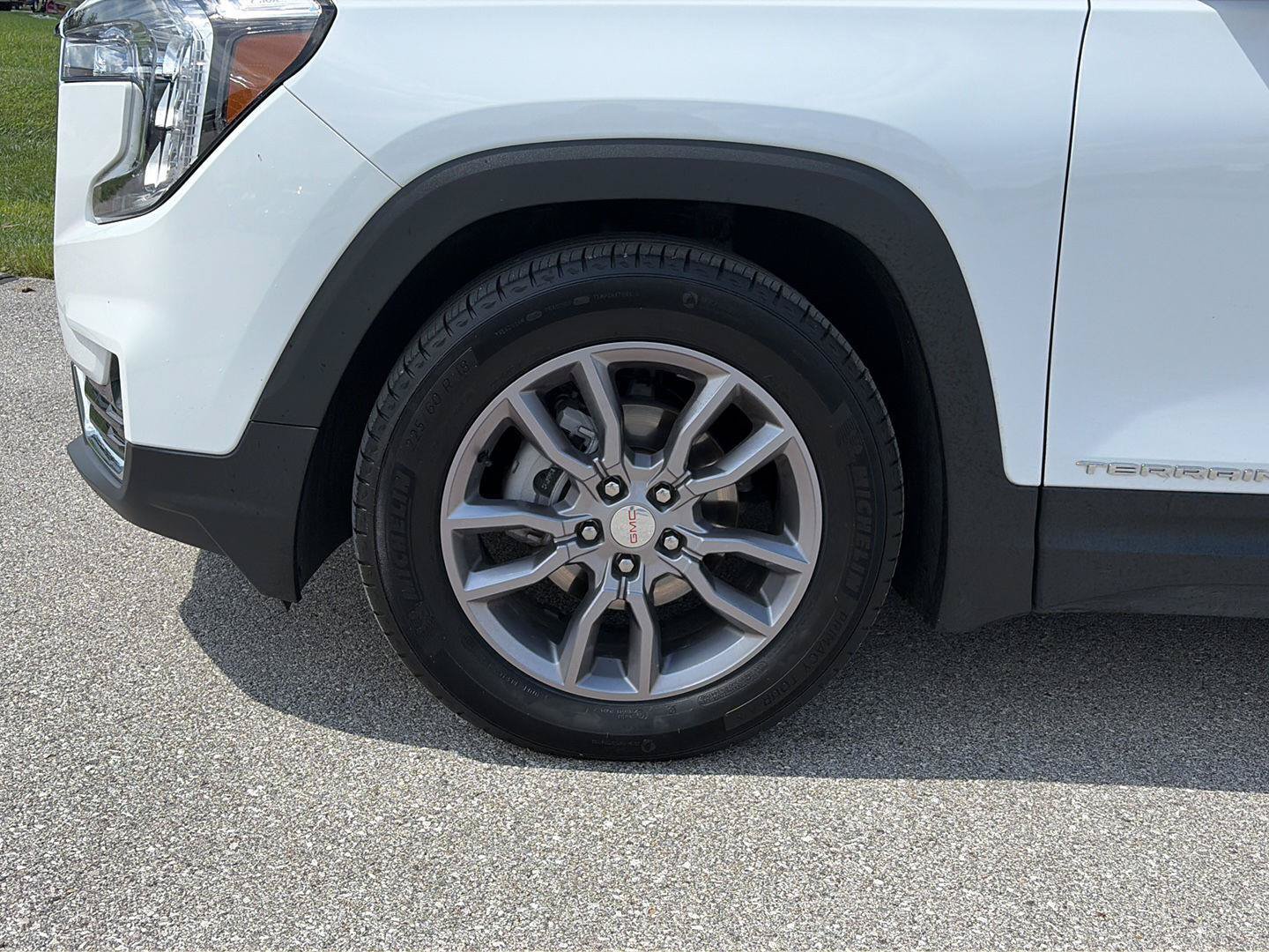 Used 2022 GMC Terrain SLT w/ Infotainment Package II FWD image 9