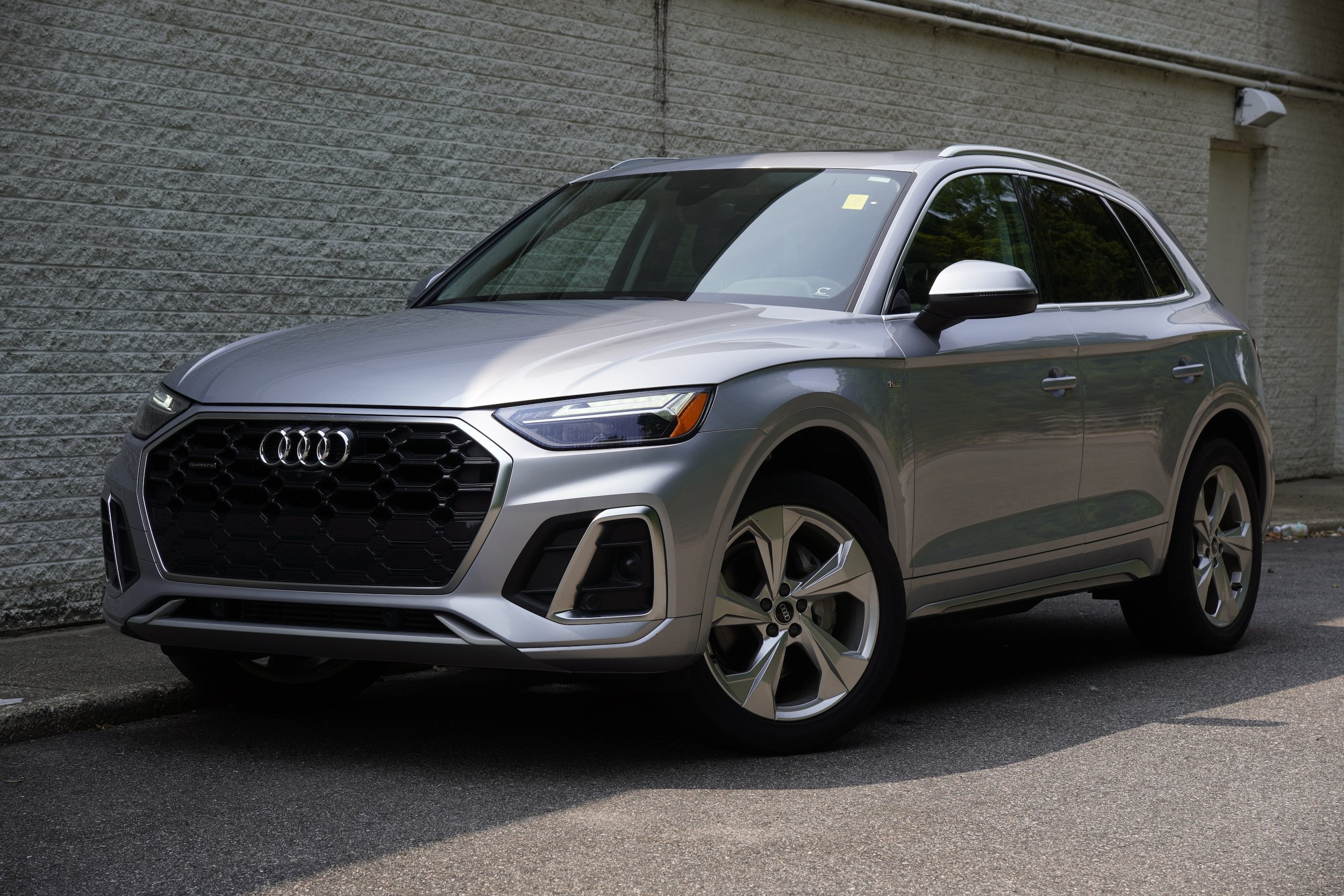 Used 2023 Audi Q5 2.0T Premium Plus w/ Premium Plus Package AWD/4WD image 2
