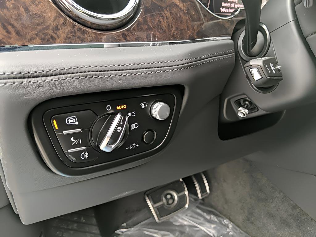 Used 2023 Bentley Bentayga Extended Wheelbase image 19